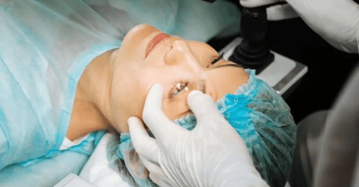 Surgeon preparing for an eye procedure in a clinic